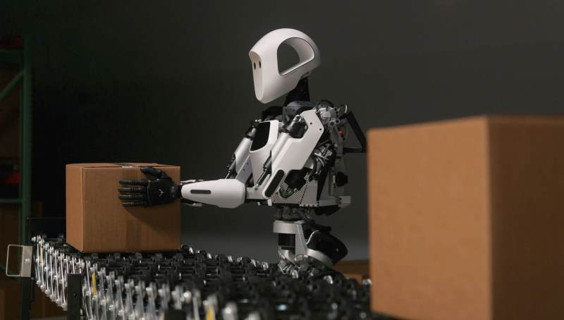 Robo da APPtronik em uma linha de montagem