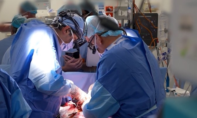 Cirurgia foi realizada com sucesso e paciente foi para casa aguardar transplante