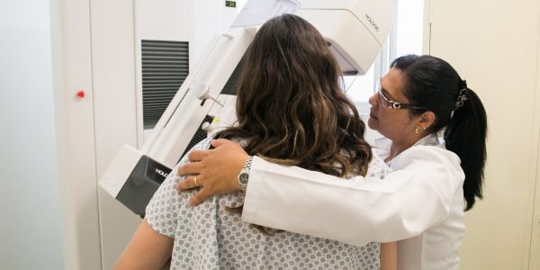 Novo exame de mama com micro-ondas promete ser mais barato, sem dor e sem radiação