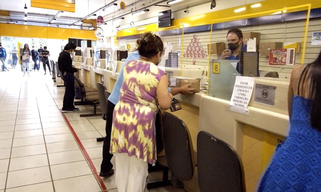 Atenção, aposentados! Correios começam a atender vítimas de fraudes no INSS; saiba como