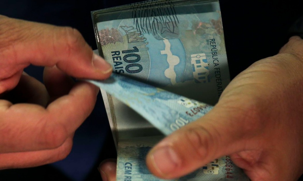 Trabalhadores formais podem sacar até R$ 1,5 mil em maio; veja se você tem direito