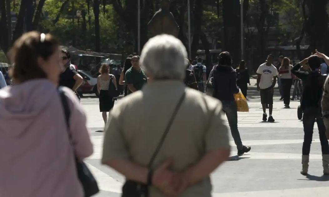 Aposentados têm dinheiro a receber do INSS até 30 de julho; veja como sacar