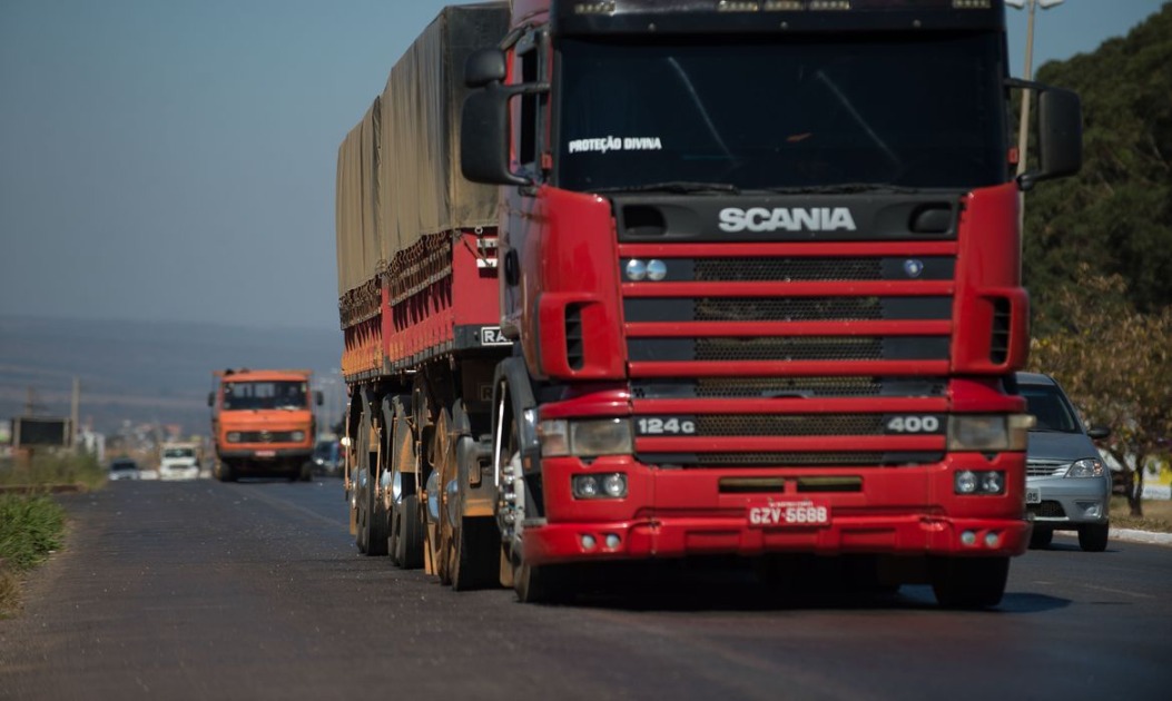 Menos caminhões! Ferrovia deve aliviar tráfego na rodovia mais movimentada do Brasil
