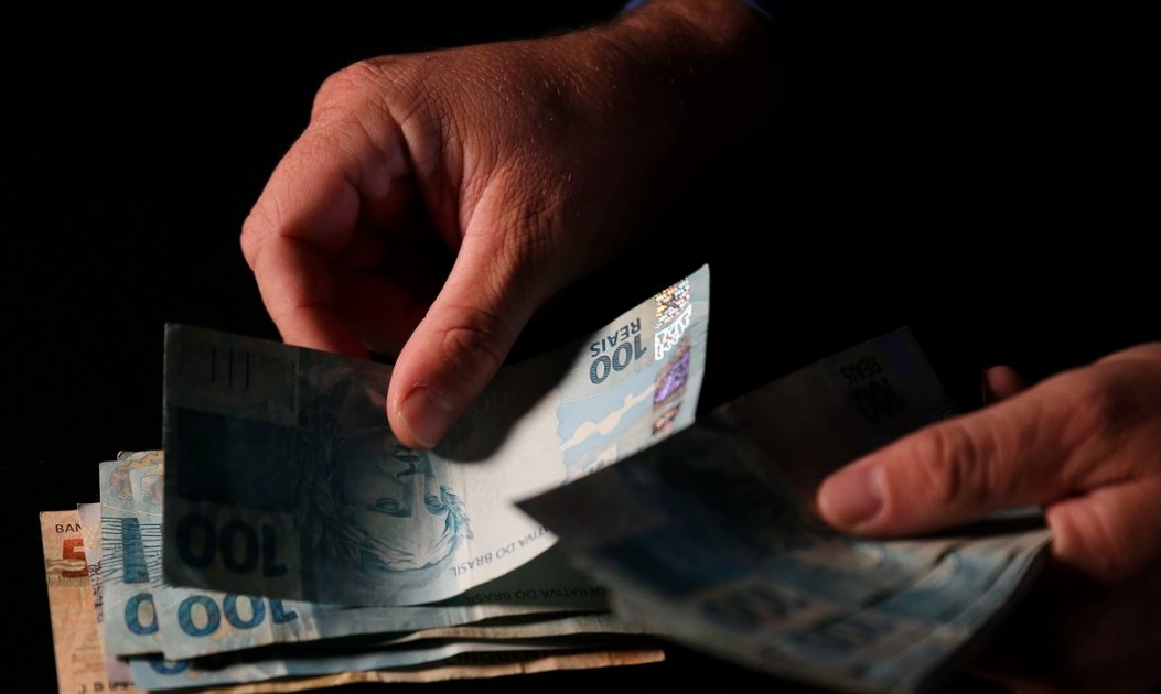 Grana na conta! Caixa paga dinheiro extra para estudantes já nesta segunda (25)