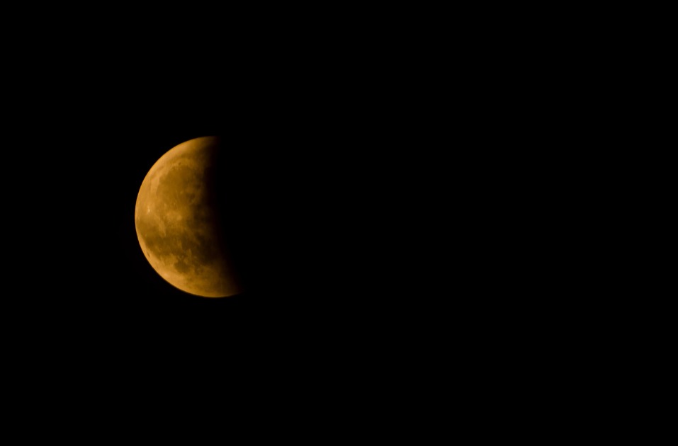 Fenômeno raro! Eclipse lunar de 82 minutos será transmitido ao vivo no Brasil;  saiba quando