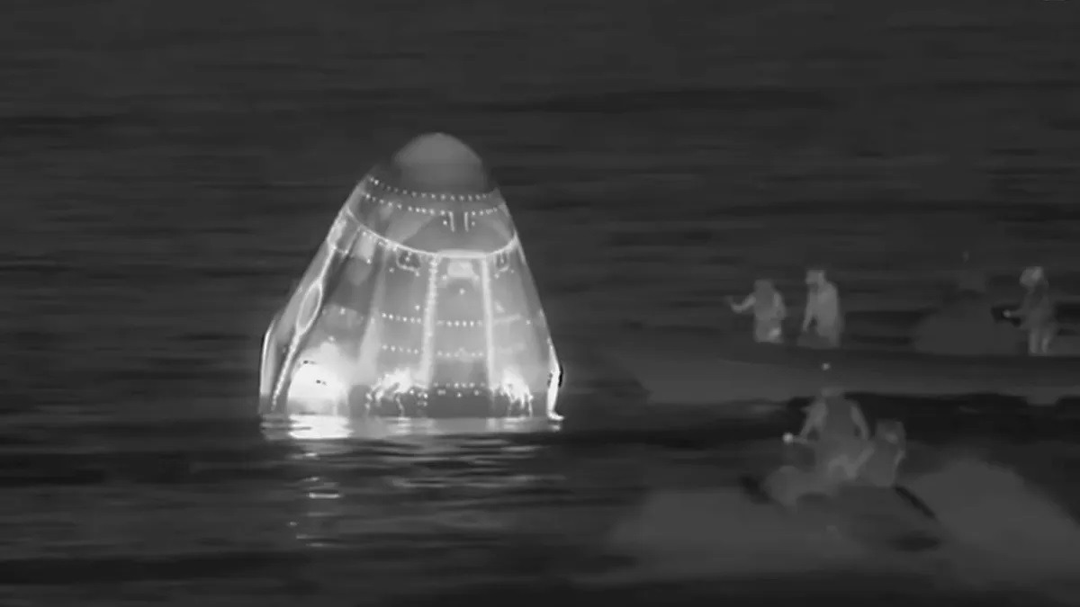 Astronautas retornam à Terra após evacuação médica da Estação Espacial