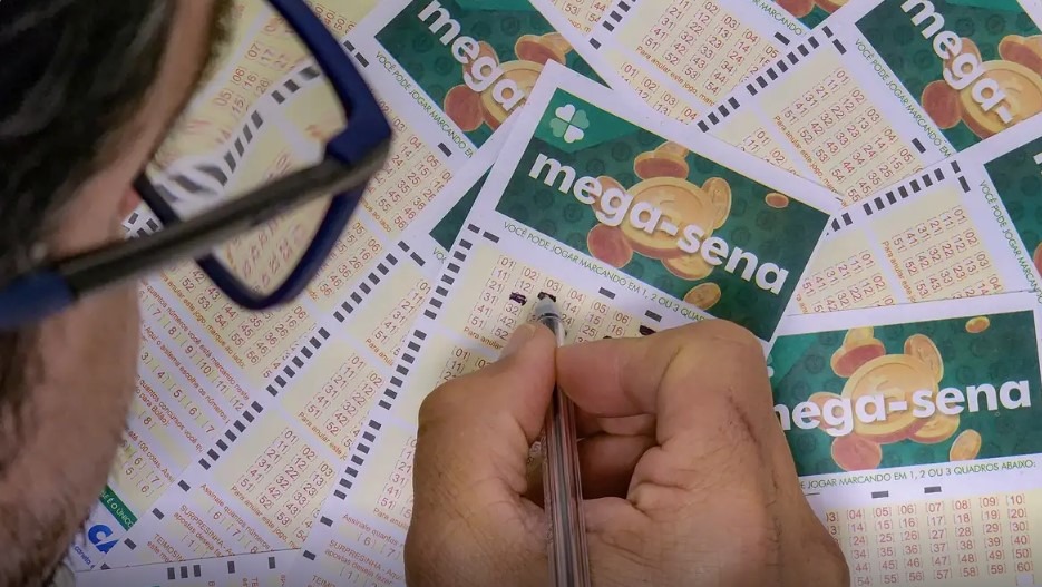 Ex-marido processa ganhadora da Mega-Sena por R$ 66 milhões
