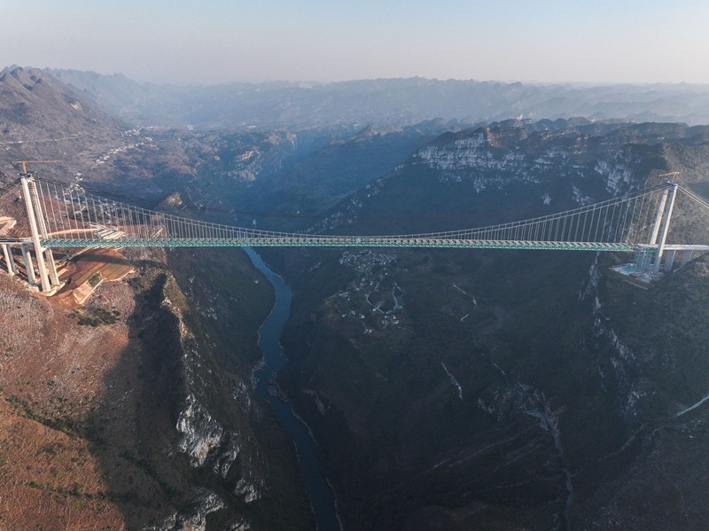 A ponte mais alta do mundo está quase pronta na China