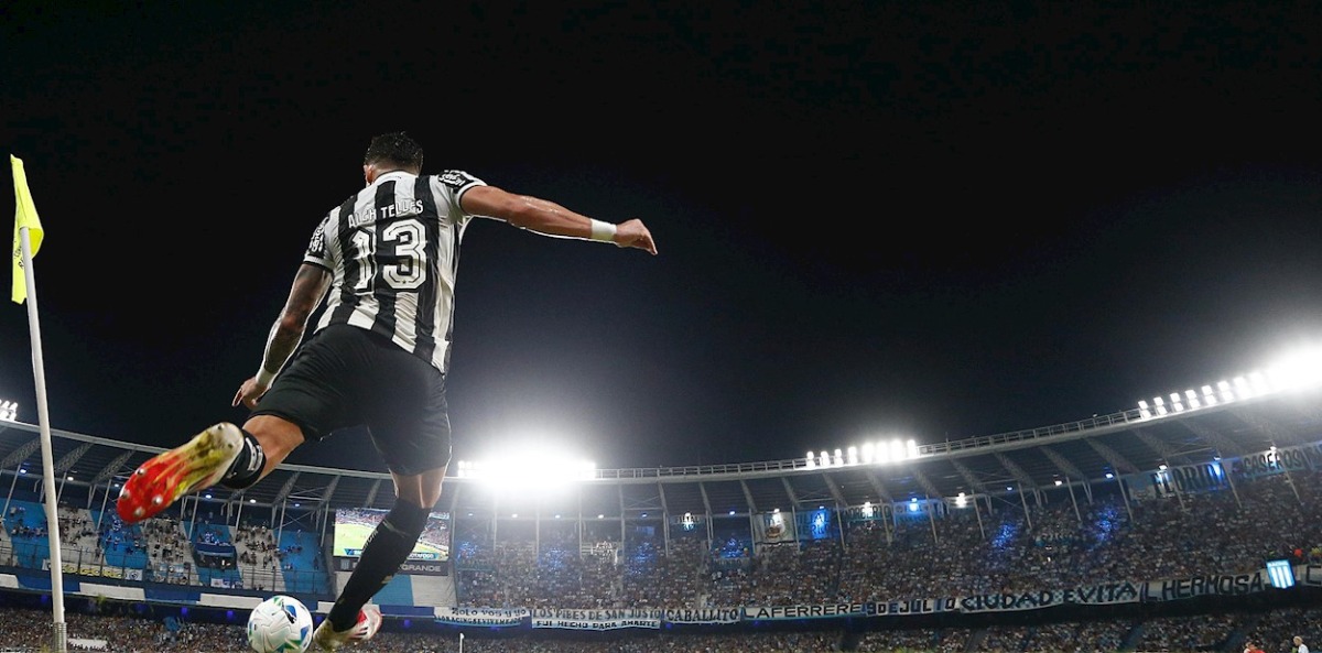 Botafogo é derrotado pelo Racing e se complica na final da Recopa